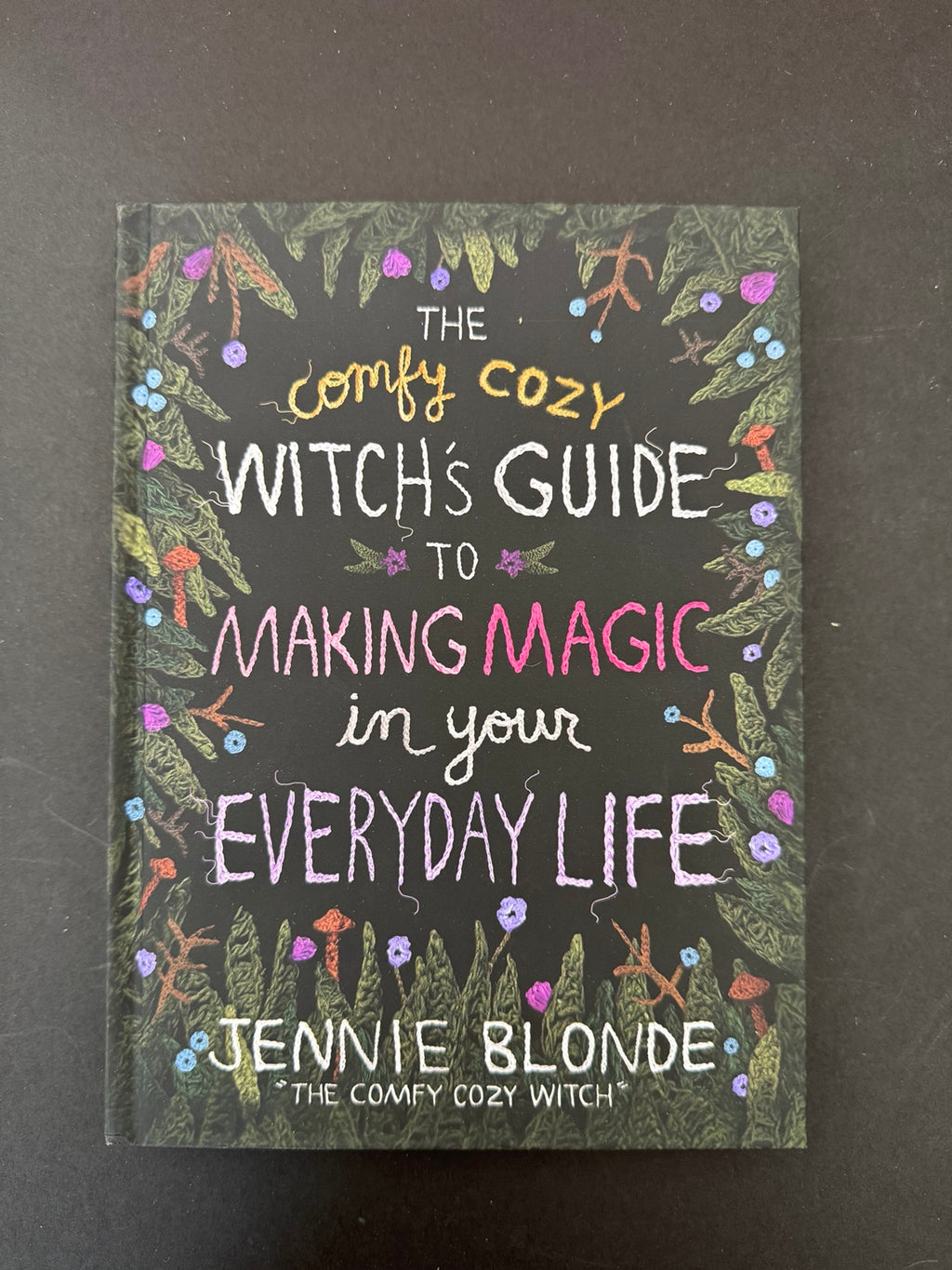 Front cover of The Comfy Cozy Witch’s Guide to Making Magic in Your Everyday Life — Jennie Blonde